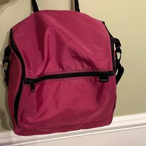 L.L. Bean Magenta travel toiletries and accessories bag, zip up. Large size.